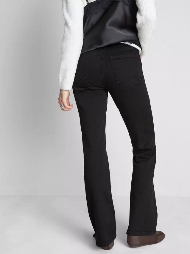 Keskikorkeat puuvillaiset bootcut-farkut