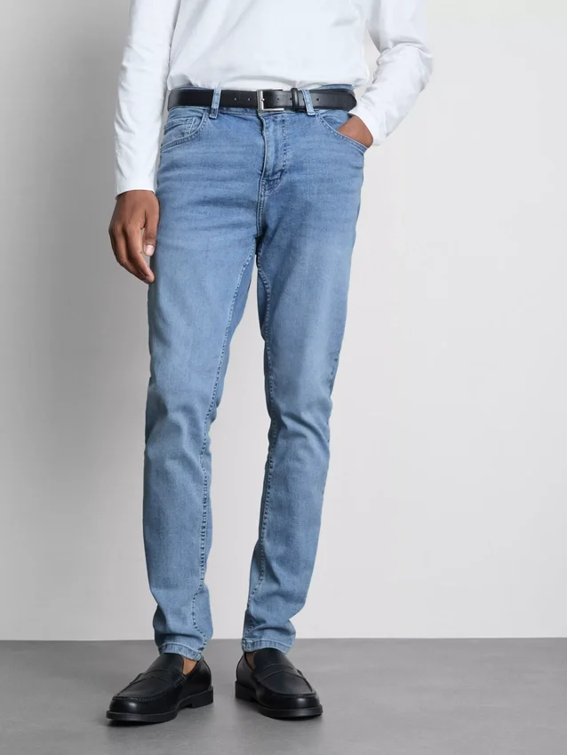 Keskikorkeat skinny-farkut