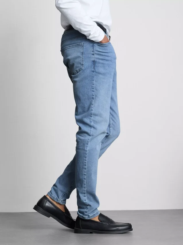 Keskikorkeat skinny-farkut