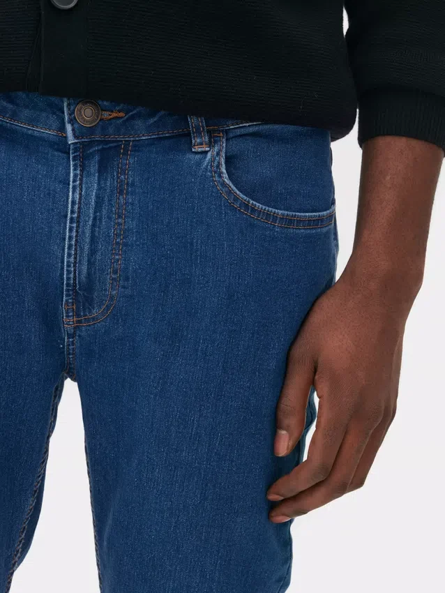 Keskikorkeat skinny-farkut