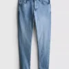 Keskikorkeat skinny-farkut