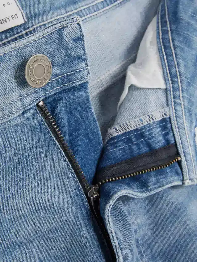 Keskikorkeat skinny-farkut