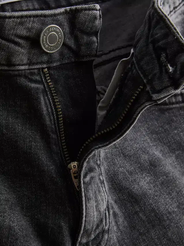 Keskikorkeat skinny-farkut