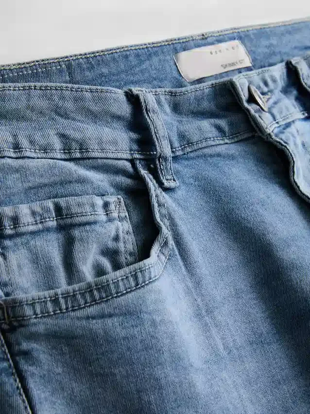 Keskikorkeat skinny-farkut