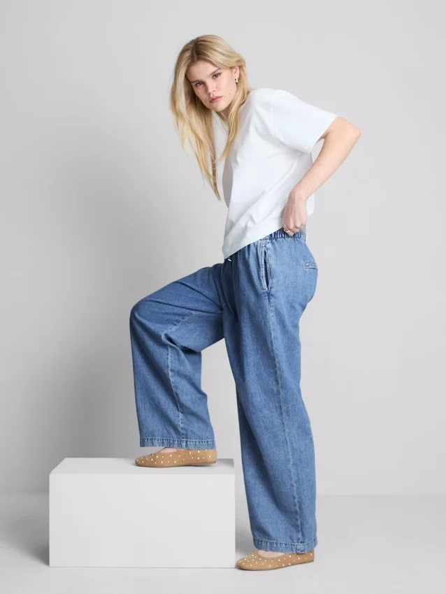 Keskikorkeat sweatpant-farkut