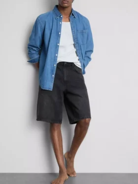 Keskikorkeat, väljät denimshortsit