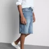 Keskikorkeat, väljät denimshortsit