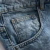 Keskikorkeat, väljät denimshortsit