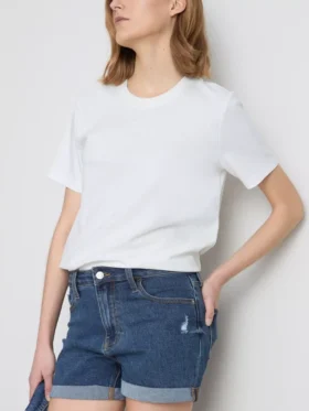 Keskikorkeat, ylös käännettävät denimshortsit