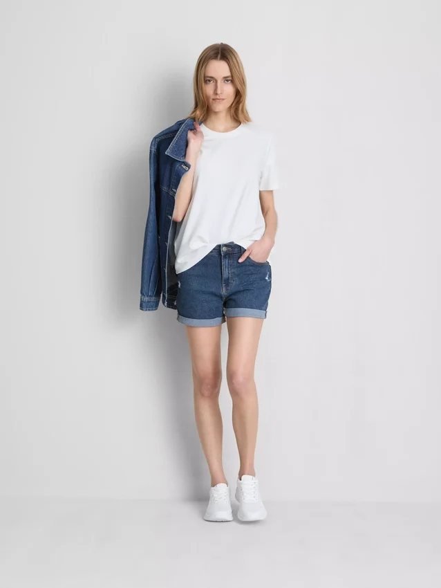 Keskikorkeat, ylös käännettävät denimshortsit
