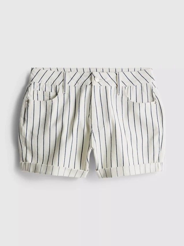 Keskikorkeat, ylös käännettävät denimshortsit