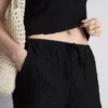 Kiristysnauhalliset ryppyiset shortsit