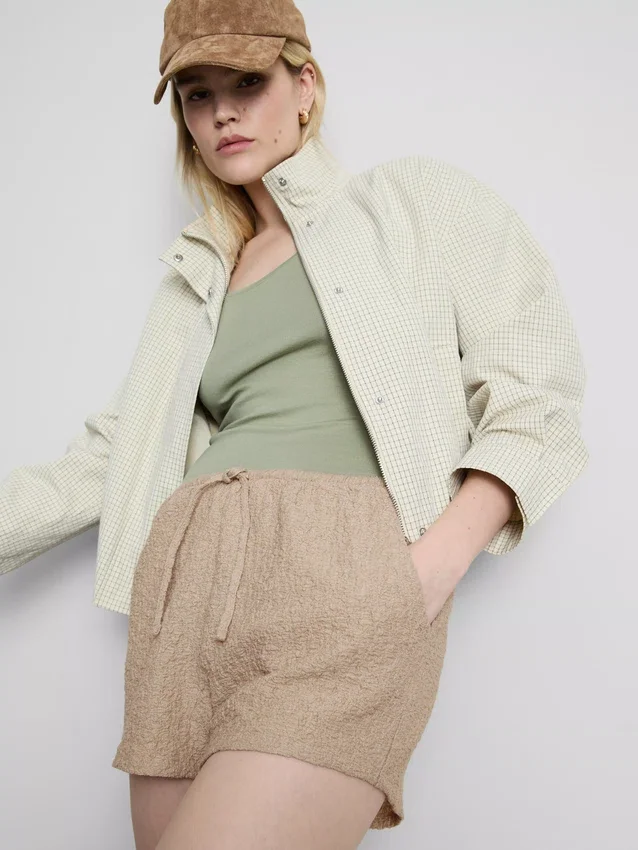Kiristysnauhalliset ryppyiset shortsit