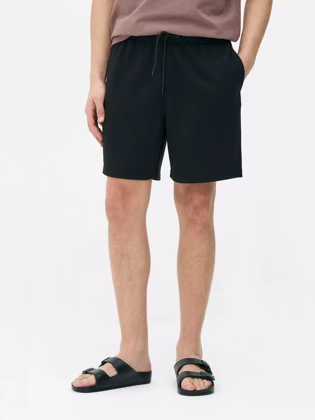 Kiristysnauhalliset shortsit