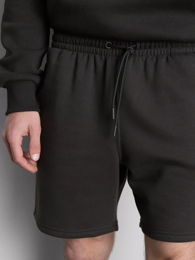 Kiristysnauhalliset shortsit