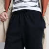 Kiristysnauhalliset shortsit