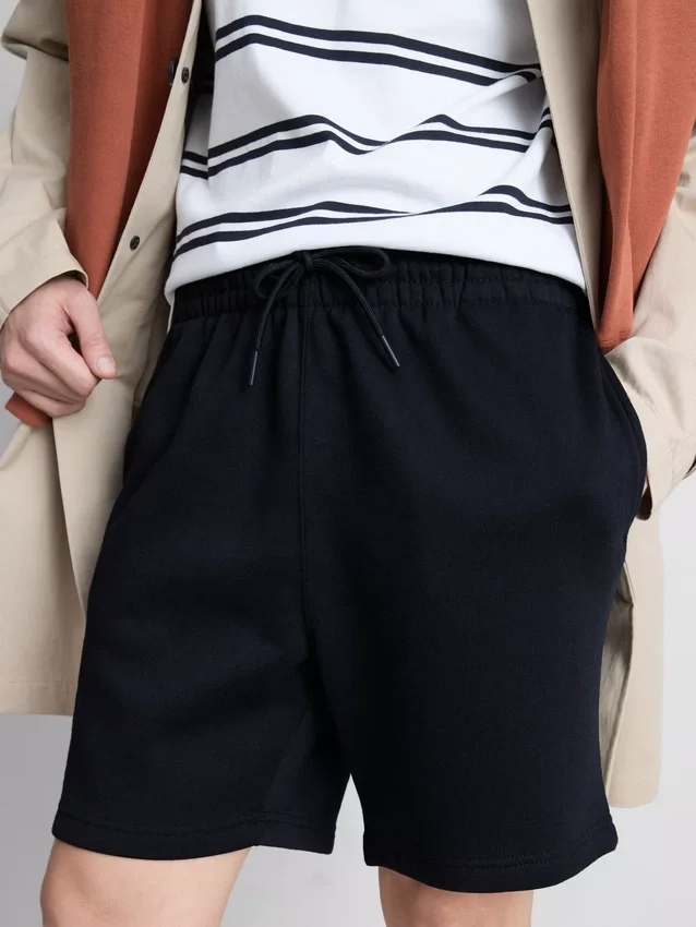 Kiristysnauhalliset shortsit