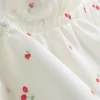 Kirsikanvärinen, pitsireunusinen, ilmava bralette