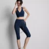 Korkeavyötäröiset, sileät ja tukevat capri-leggingsit