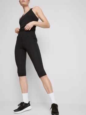 Korkeavyötäröiset, sileät ja tukevat capri-leggingsit