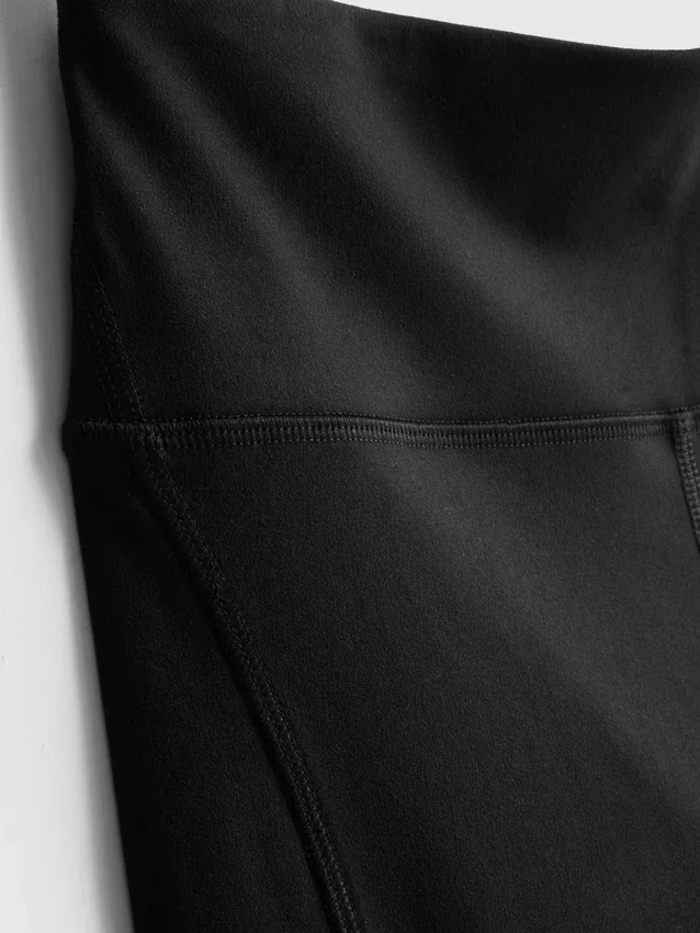 Korkeavyötäröiset, sileät ja tukevat capri-leggingsit