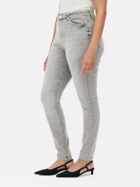 Korkeavyötäröiset skinny-farkut