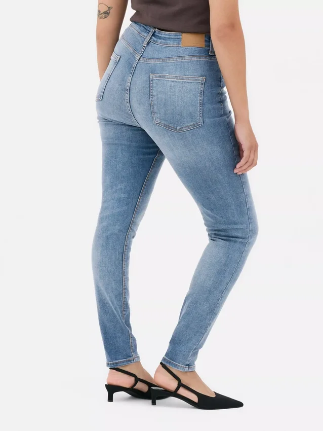 Korkeavyötäröiset skinny-farkut
