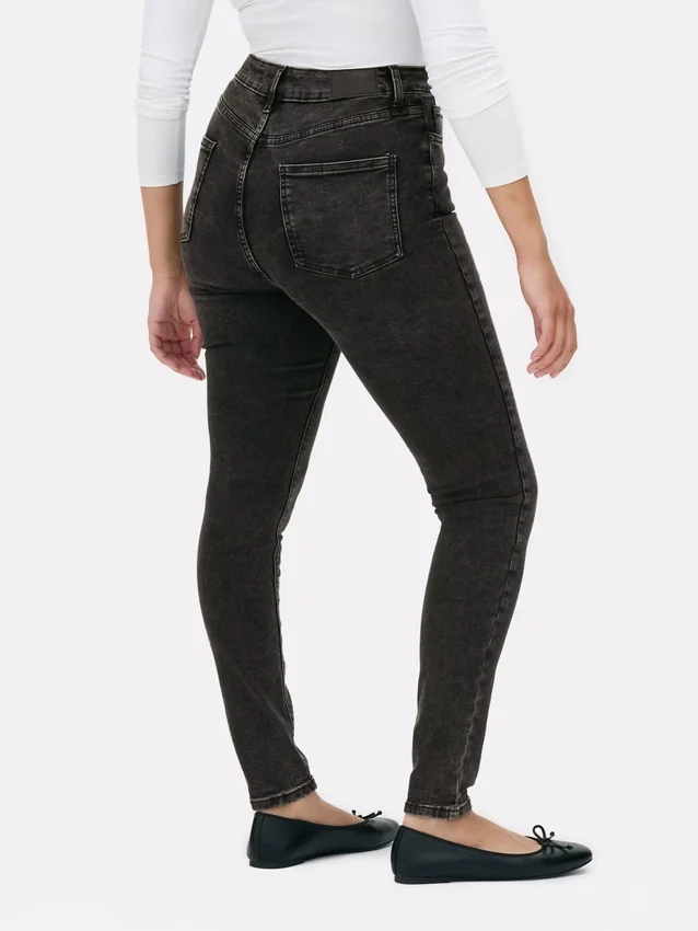 Korkeavyötäröiset skinny-farkut