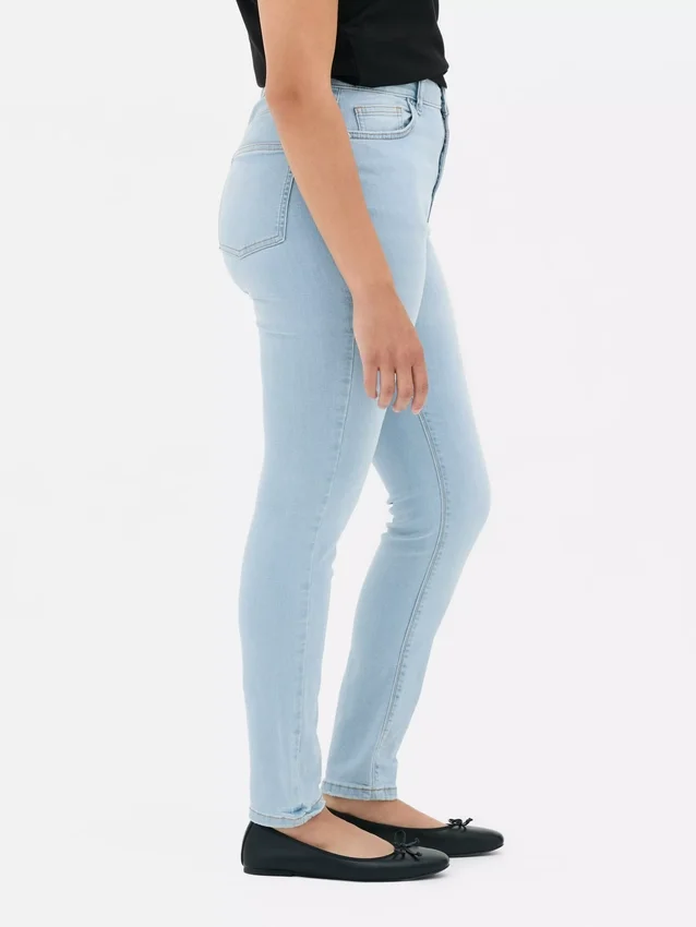 Korkeavyötäröiset skinny-farkut