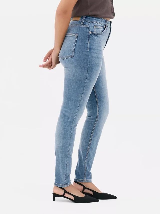Korkeavyötäröiset skinny-farkut