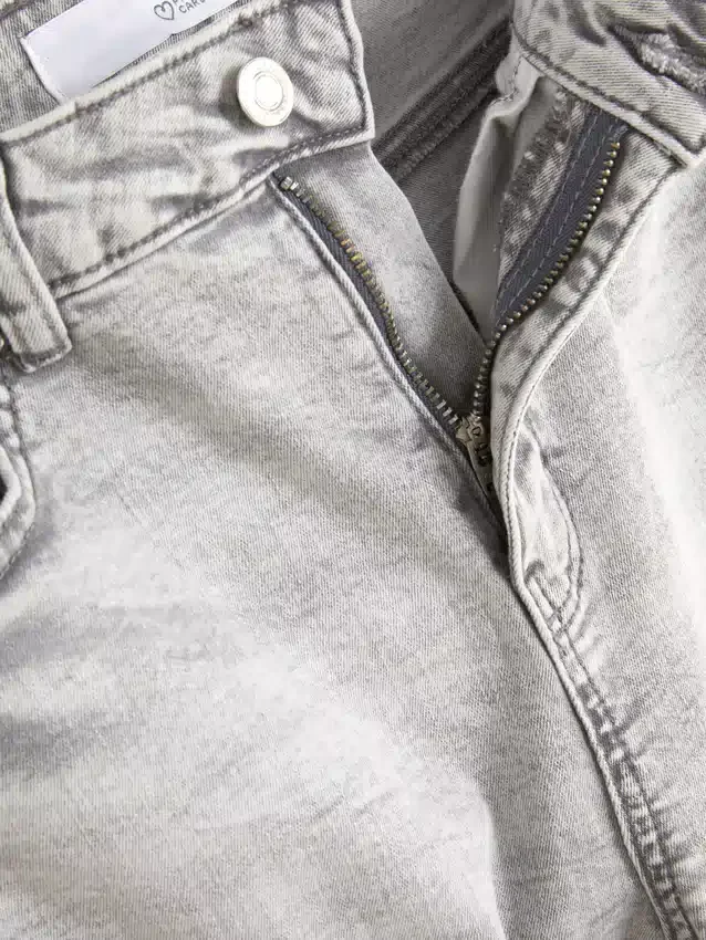 Korkeavyötäröiset skinny-farkut