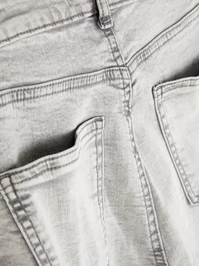 Korkeavyötäröiset skinny-farkut