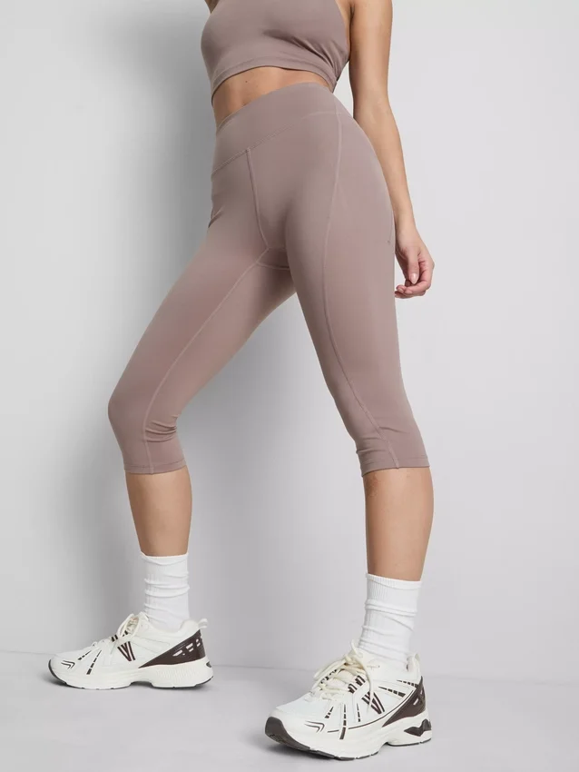 Korkeavyötäröiset urheilulliset capri-leggingsit