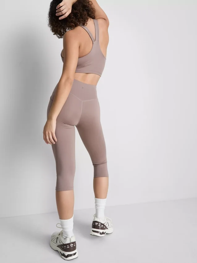 Korkeavyötäröiset urheilulliset capri-leggingsit