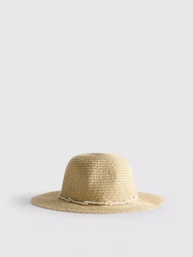 Kudottu helmillä koristeltu hattu