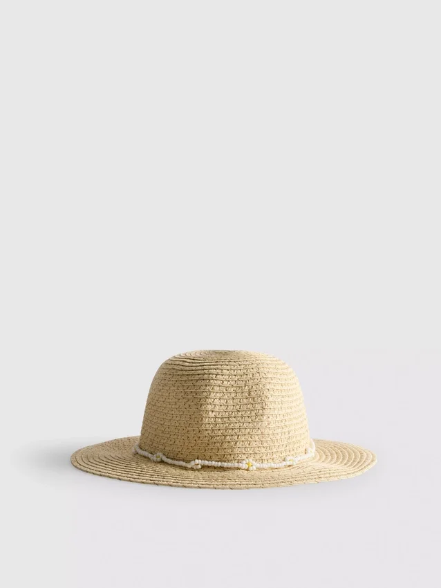 Kudottu helmillä koristeltu hattu