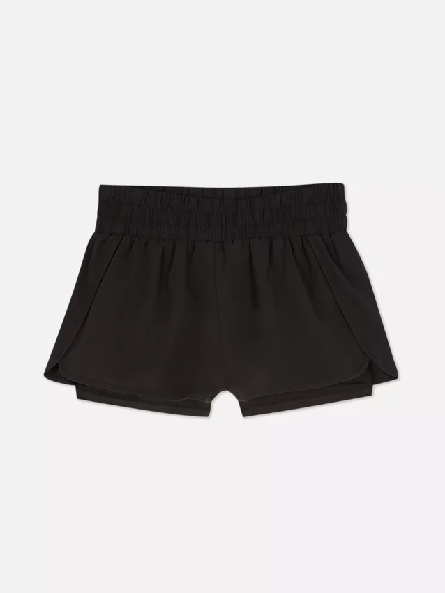 Kudotut juoksushortsit