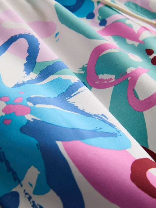 Kukka-graffiti-shortsit