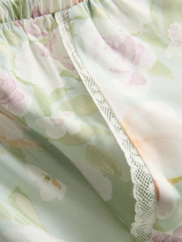 Kukka-kuvioiset, leveälahkeiset pyjamahousut