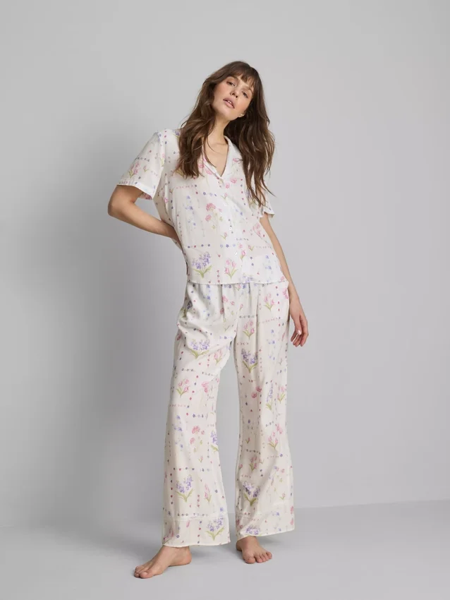 Kukkakuvioinen lyhythihainen pyjama-paita