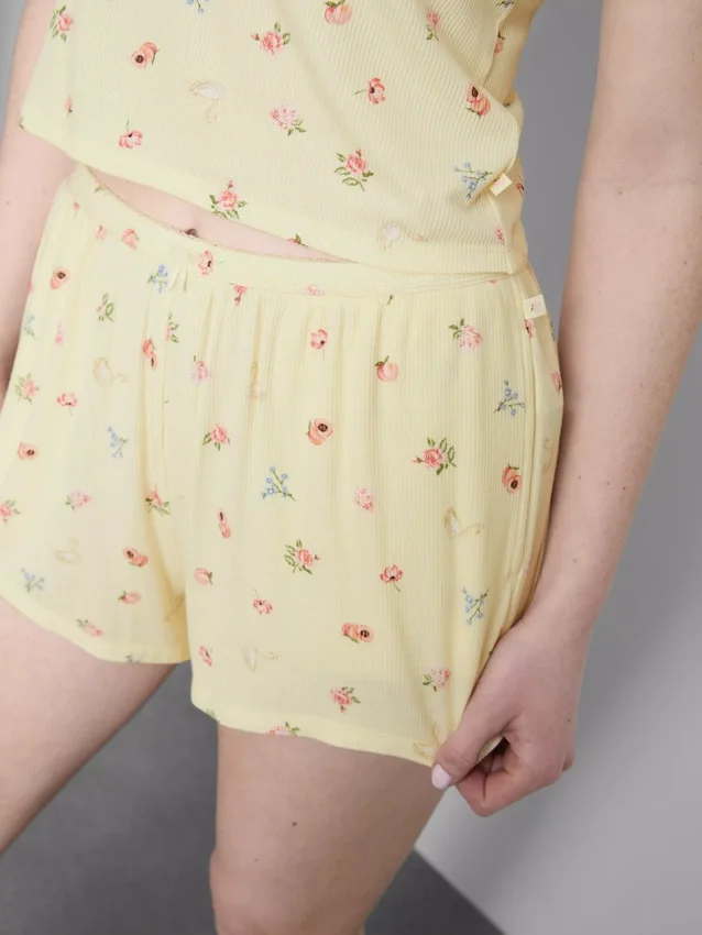 Kukkakuvioiset ribbatut pyjamat-shortsit
