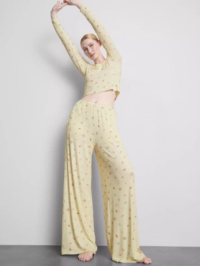 Kukkakuvioiset ribbineulotut pyjamahousut