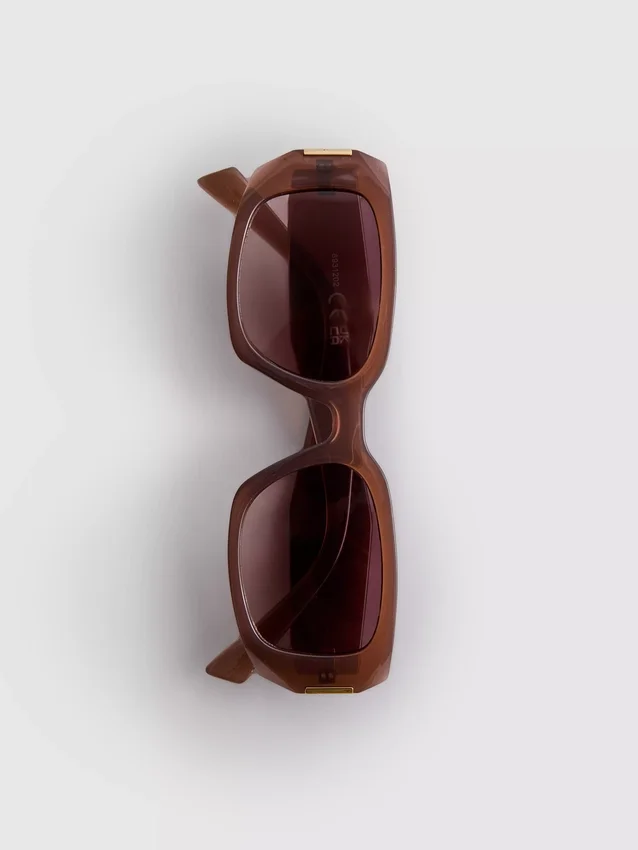 Kulmikkaat suorakulmaiset aurinkolasit