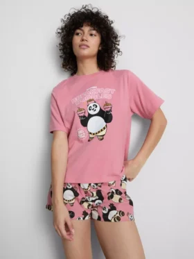 Kung Fu Panda -hahmolla koristellut lyhyet pyjamat