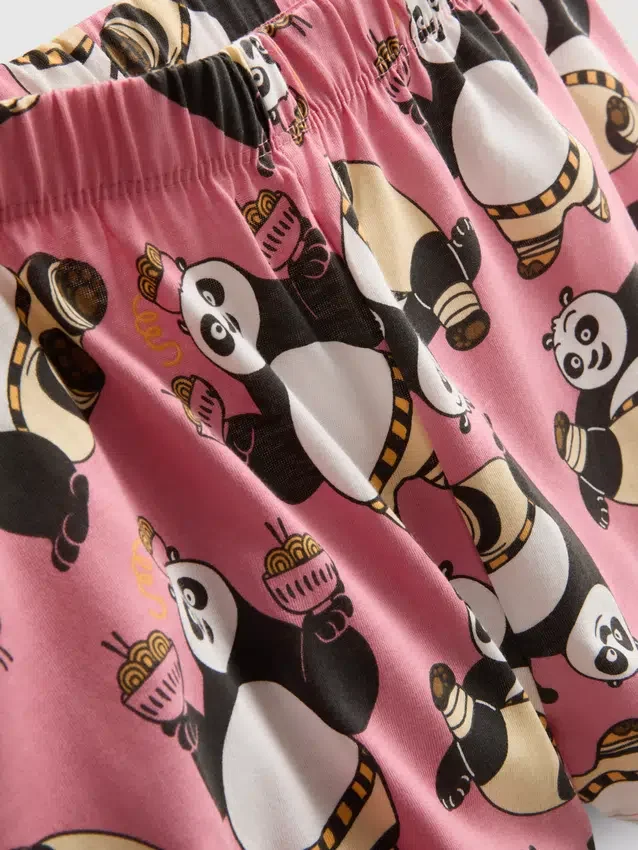 Kung Fu Panda -hahmolla koristellut lyhyet pyjamat