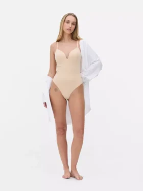 Kuppimallinen string-bodysuit