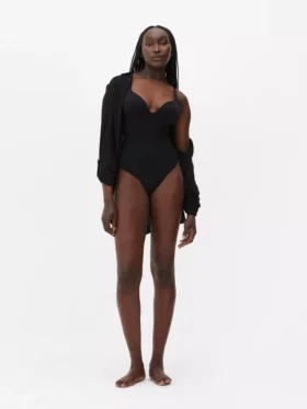 Kuppimallinen string-bodysuit