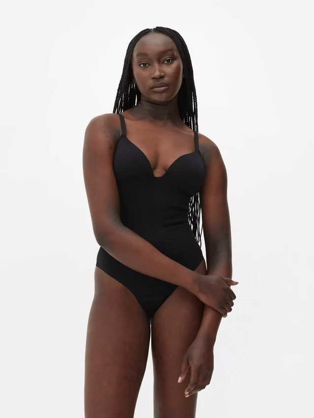 Kuppimallinen string-bodysuit