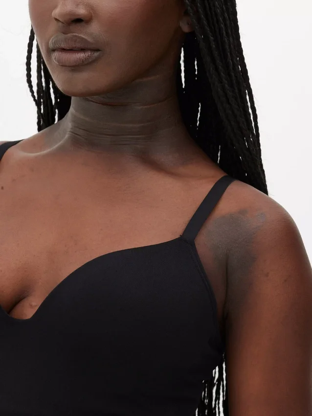 Kuppimallinen string-bodysuit