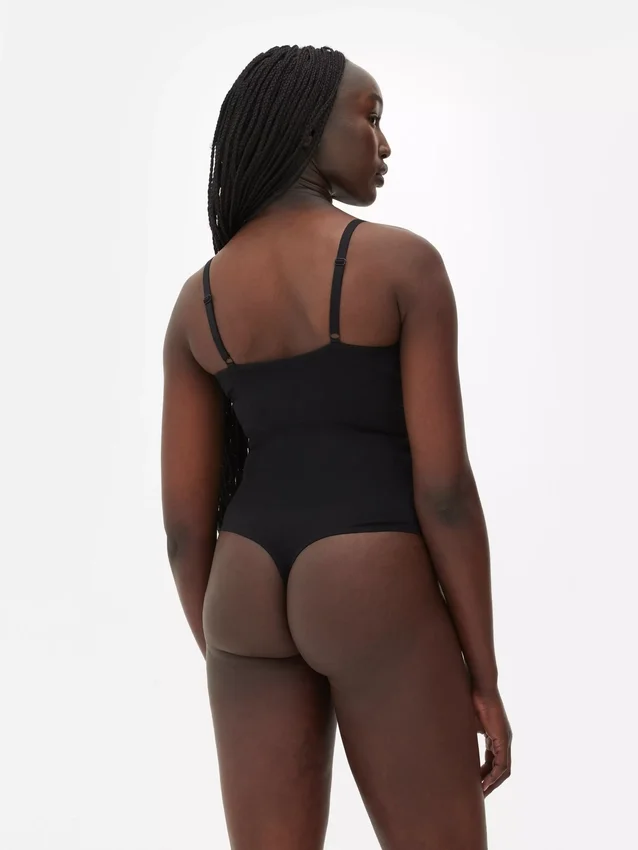 Kuppimallinen string-bodysuit